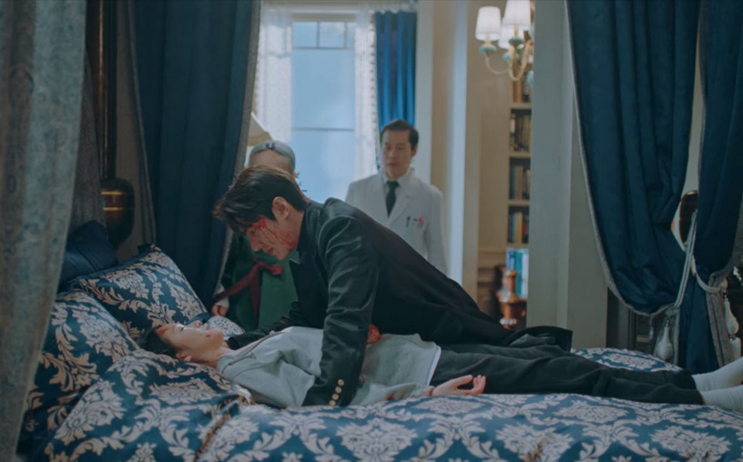 《永遠的君主》李敏鎬「皇帝臨幸」好羞!公主抱回寢宮,吻脖子&4段深吻,符咒威力太強