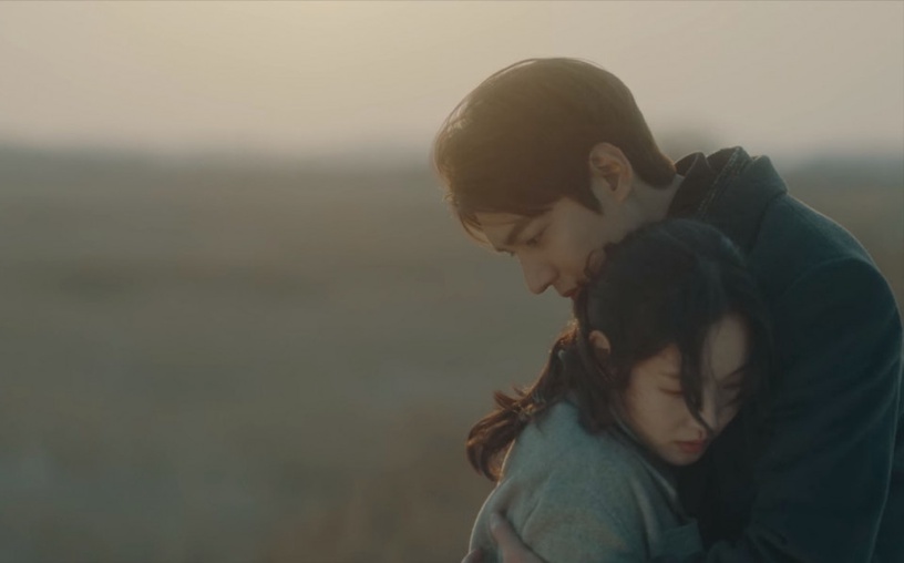 《永遠的君主》李敏鎬「皇帝臨幸」好羞!公主抱回寢宮,吻脖子&4段深吻,符咒威力太強