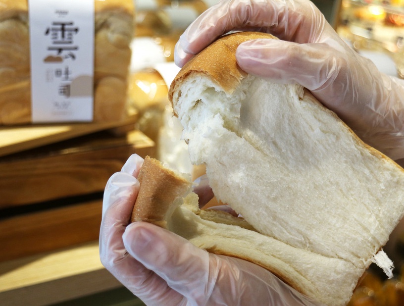 像雲一樣的「雲吐司」!選用北海道頂級用料,Q彈鬆軟的口感,名字有「雲」還能半價