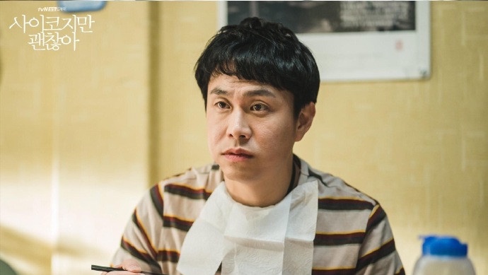 金秀賢新劇《雖然是精神病但沒關係》劇照公開!有這麼帥的護理師,病人都不想出院了!