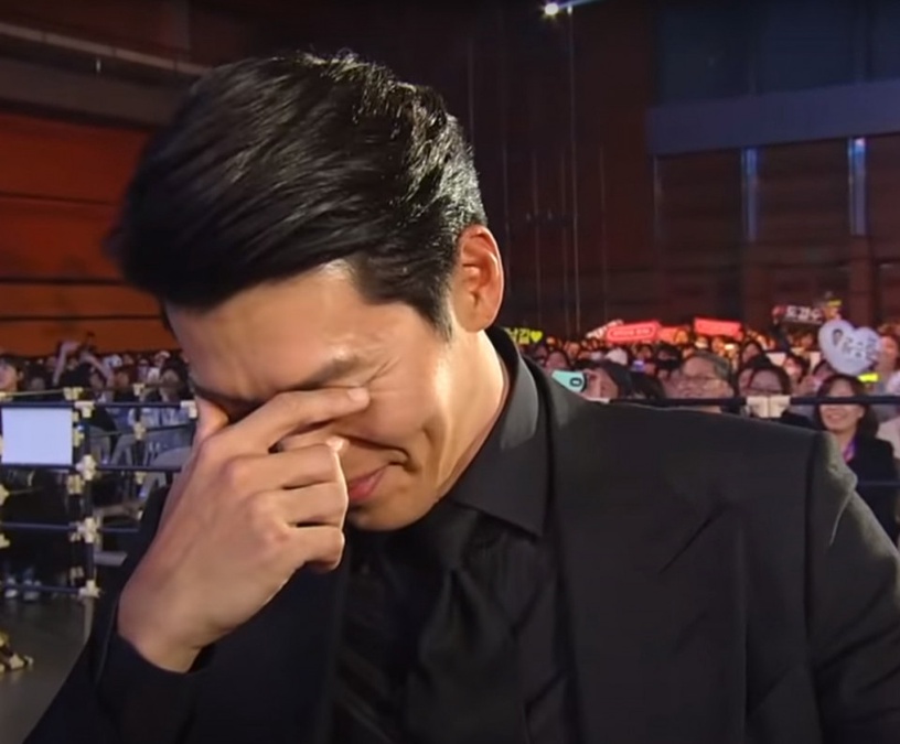 玄彬被調戲6:百想頒獎「不像話的特寫」,羞到咬拳