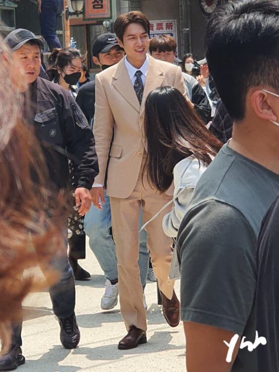 《The King:永遠的君主》結局路透照:李敏號君主西裝,大長腿&黃金比例帥翻!
