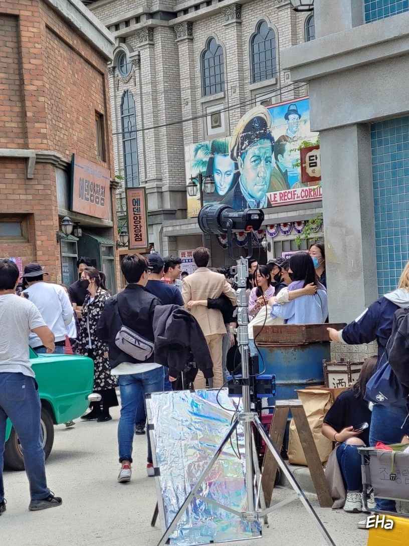 《The King:永遠的君主》結局路透照:李敏號帝王西裝,大長腿&黃金比例帥翻!