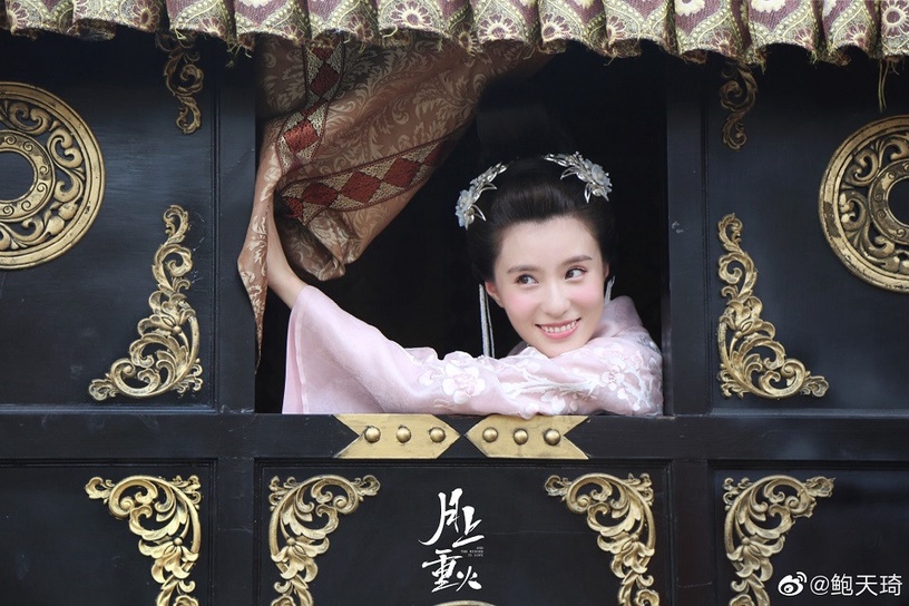 《月上重火》古裝男神女神:鮑天琦 飾 上官箏