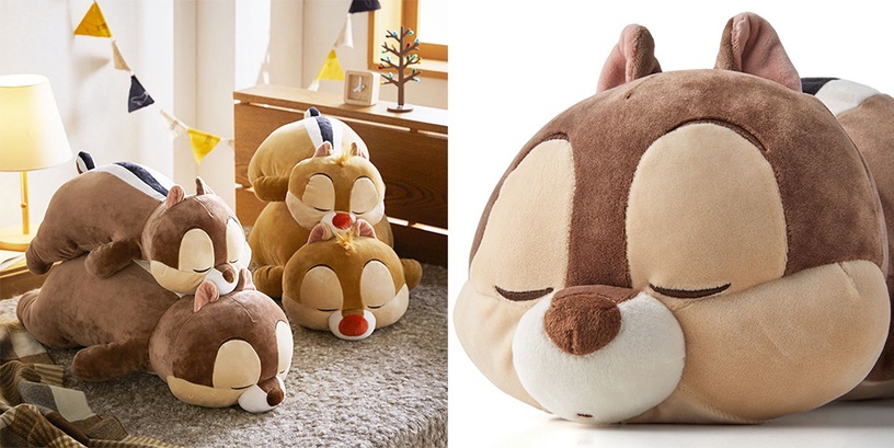 迪士尼「小熊維尼睡覺抱枕」M:4,180日元(約NT$1,150)、L:5,280日元(約NT$1,450)
