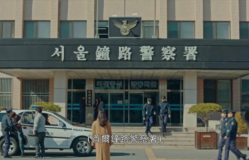 《永遠的君主》細節解析!太乙手機藏《回到未來》暗示,袞乙項鍊象徵皇室,國母才能戴