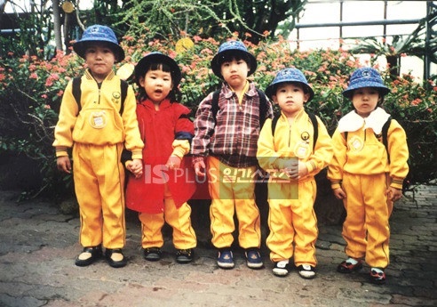《永遠的君主》李敏鎬舊照曝光!李敏鎬從小就有電眼,幼稚園被女生爭搶,高中帥成校草