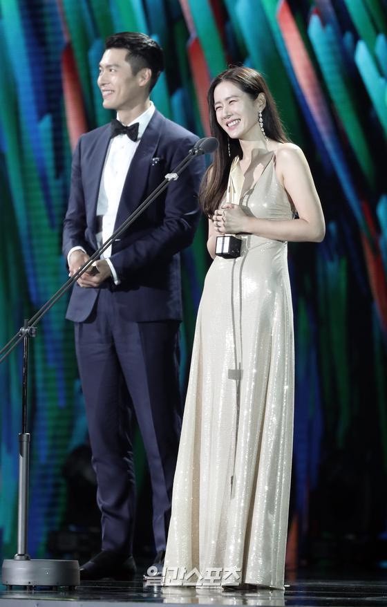 2020第56屆百想頒獎禮,《愛的迫降》玄彬&孫藝珍CP又發糖!