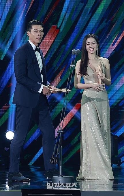 2020第56屆百想頒獎禮,《愛的迫降》玄彬&孫藝珍CP又發糖!