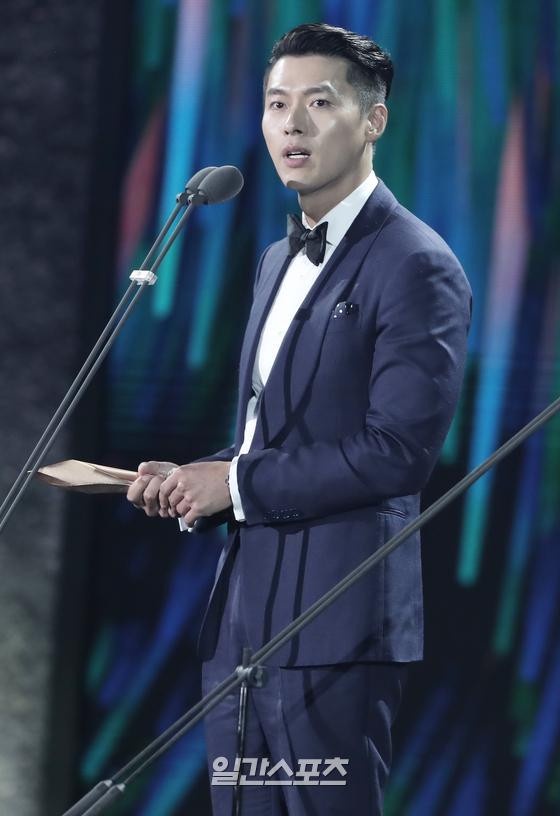 玄彬2020百想美圖集合1:出席典禮一身正裝,是穩重男人利正赫