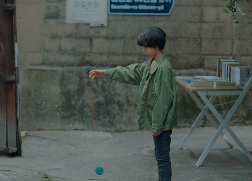 《The King:永遠的君主》結局前未解伏筆2:2022年的監視器畫面