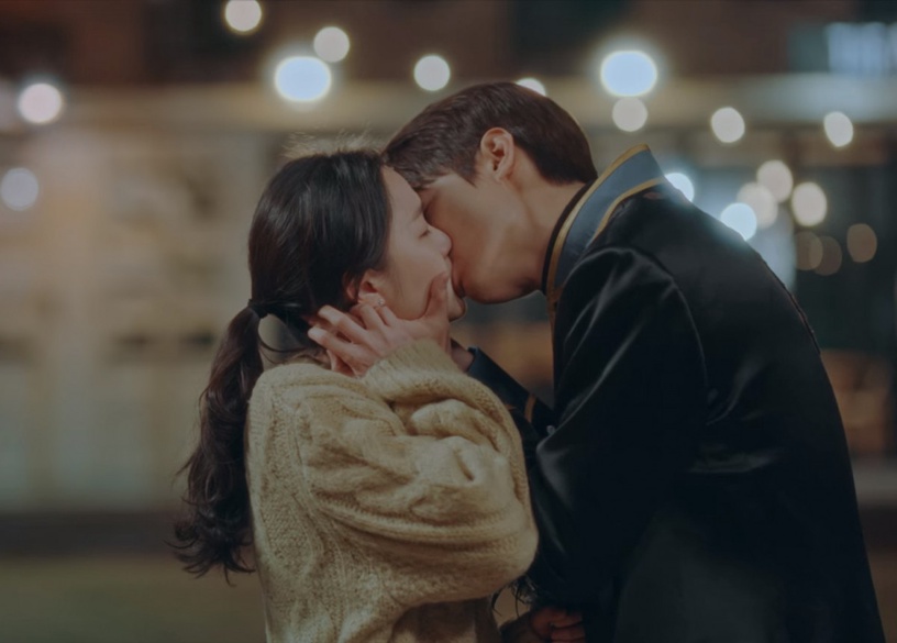 《The King:永遠的君主》結局前未解伏筆3:李袞送花梗