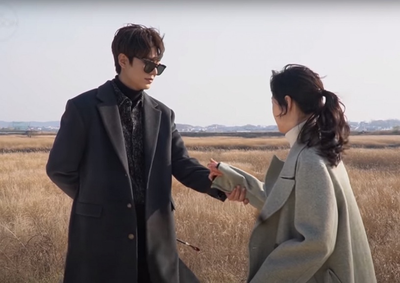 《The King:永遠的君主》花絮更甜3:李敏鎬&金高銀牽手甜笑,是幼稚的可愛小情侶!