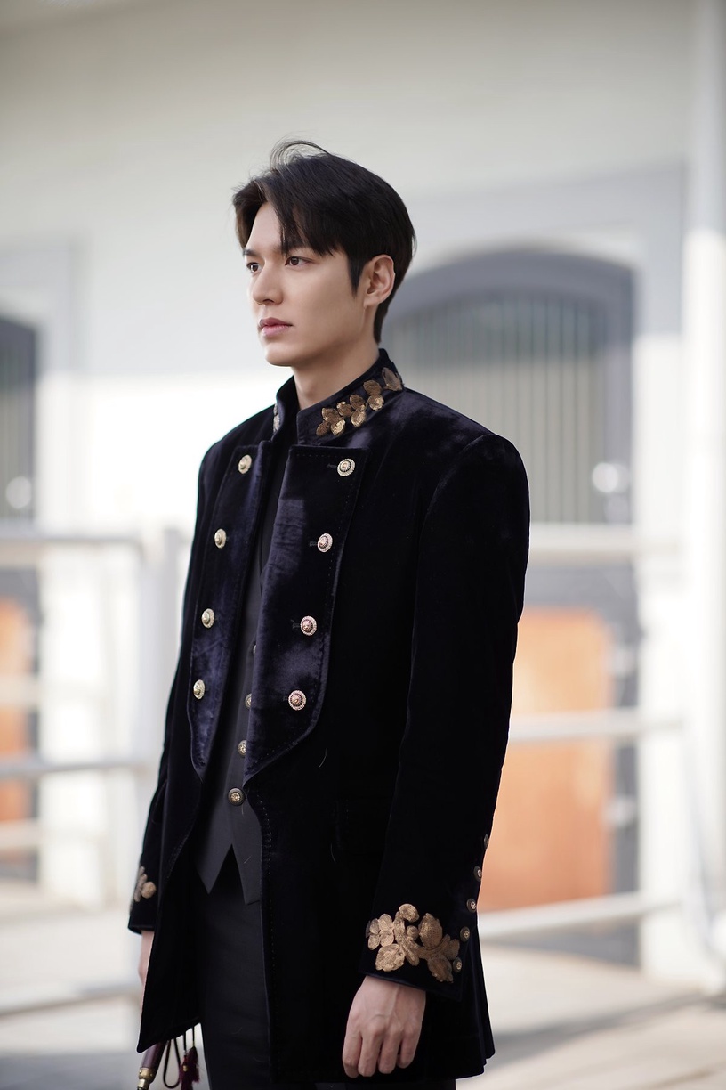 《The King:永遠的君主》李敏鎬皇帝造型回顧2:鑽石外套