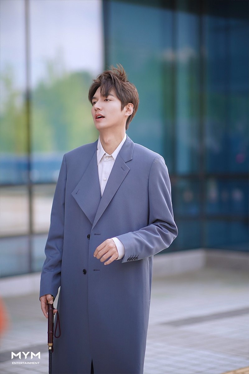 《The King:永遠的君主》李敏鎬皇帝造型回顧8:各種大衣時裝秀