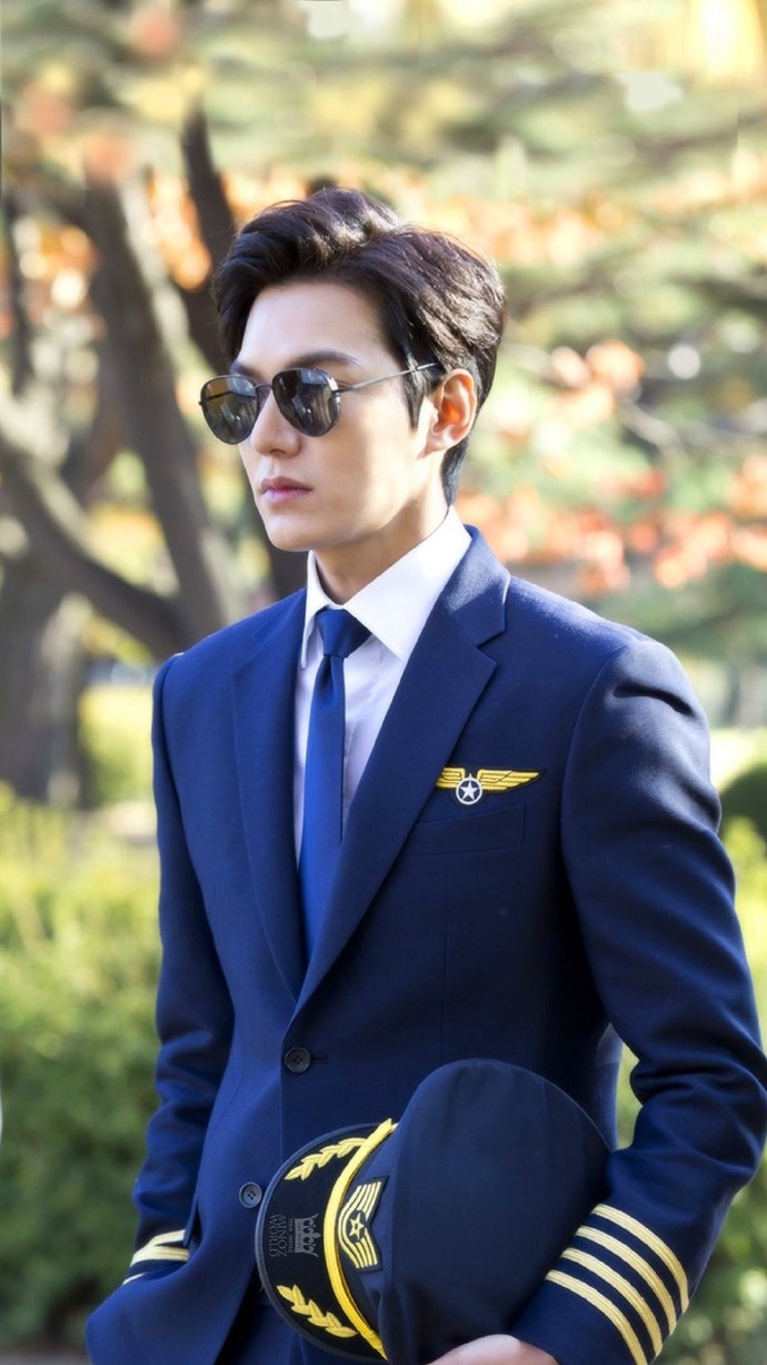 《藍色大海的傳說》李敏鎬造型回顧,機長&檢察官制服太誘惑!