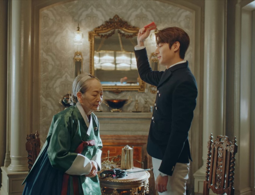 《The King:永遠的君主》李敏鎬韓劇定律5:活用大長腿