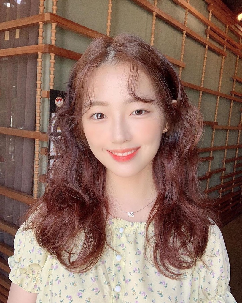 显白发色3:玫瑰拿铁发色