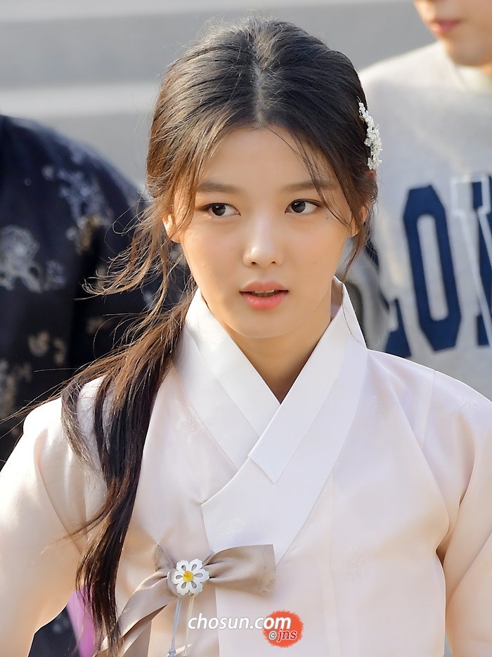 《便利店新星》金裕貞成長軌跡4:《雲畫的月光》仙氣十足的17歲少女