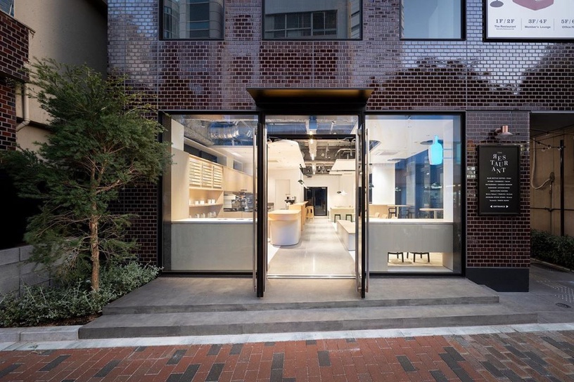 小藍瓶變身啤酒!日本Blue Bottle Coffee推出淡啤酒,「清甜柑橘+咖啡香」根本絕配~
