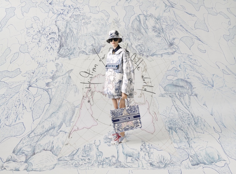 Dior 2020早秋推出「藝術圖騰」系列,經典緹花Book Tote、馬鞍包,通通換上亮眼新衣~