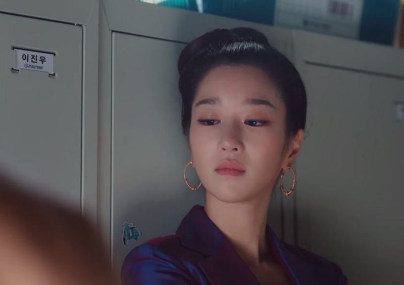 《雖然是精神病但沒關係》被投訴劇照二:徐睿知狂摸金秀賢腹肌