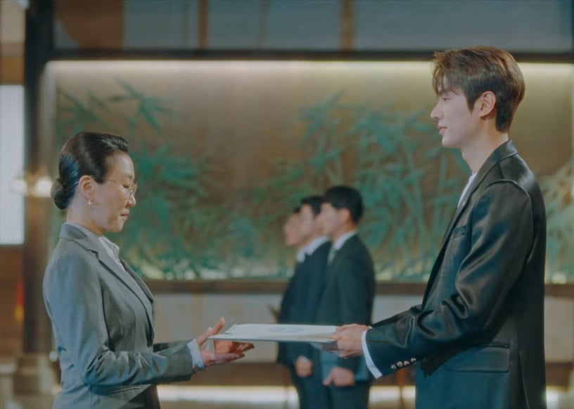 《The King:永遠的君主》藏女性向上思想4:兒子&國家都能好好守護的 毛秘書
