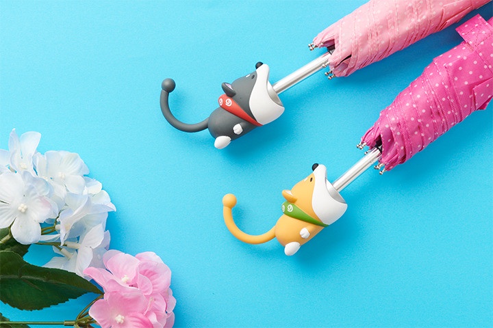 雨天必備「Umbrella Bite」全新登場,萌萌柴犬、獅子咬住雨傘握把,還可掛桌上超實用