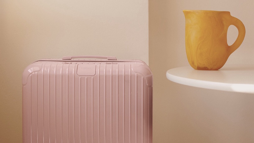 RIMOWA 推出絕美新色!夢幻「玫瑰霧粉」、「仙人掌綠」新登場,還推出同色硬殼斜揹袋
