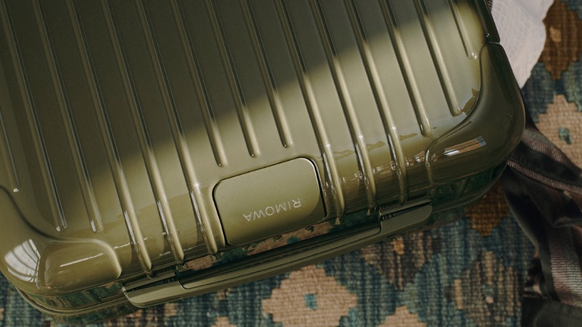 RIMOWA 推出絕美新色!夢幻「玫瑰霧粉」、「仙人掌綠」新登場,還推出同色硬殼斜揹袋