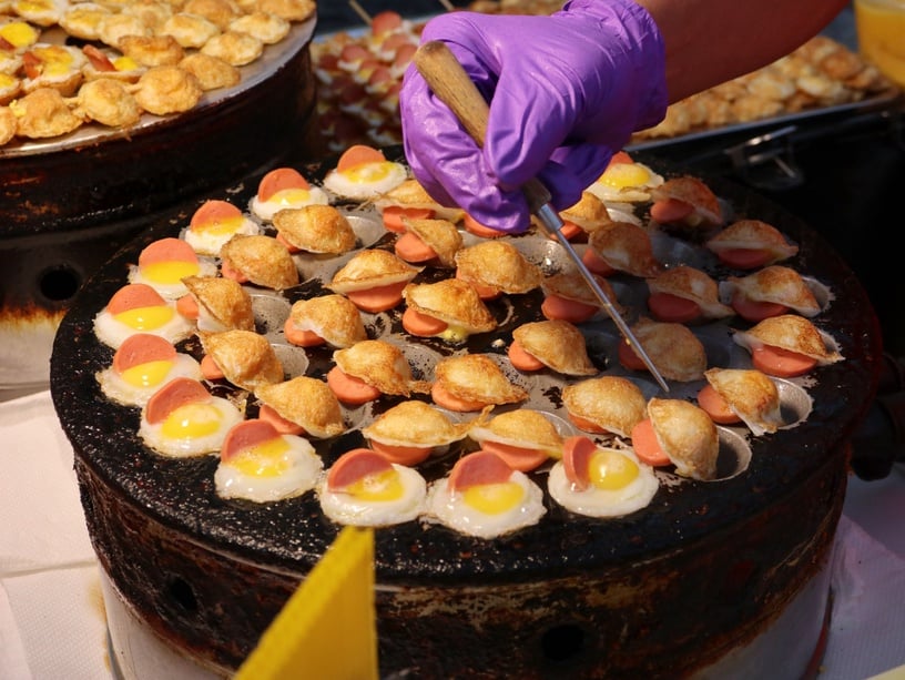 台南夜市美食推薦「三代香酥鳥蛋」/一串30元;兩串50元