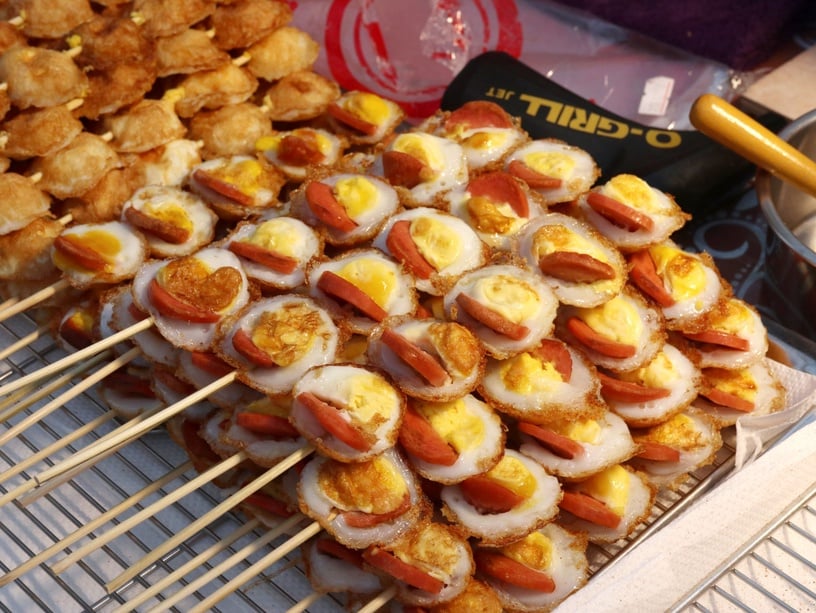 台南夜市美食推薦「三代香酥鳥蛋」/一串30元;兩串50元