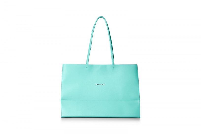 Tiffany & Co 推出紙袋造型托特包!經典Tiffany綠+自由拆卸的肩背帶,實用又好看