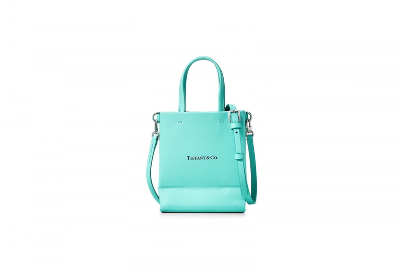 Tiffany & Co 推出紙袋造型托特包!經典Tiffany綠+自由拆卸的肩背帶,實用又好看