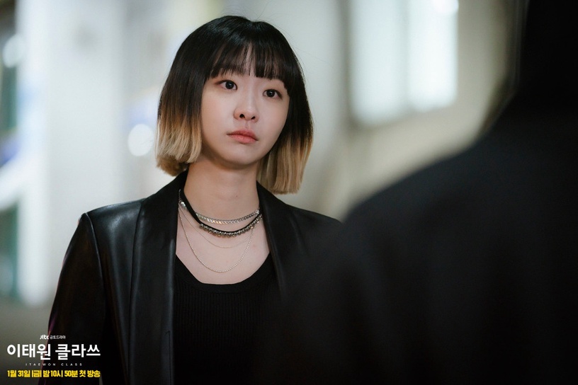 Jennie瀏海染爆紅!春夏韓國「挑染髮型」圖鑑,手刷染最時髦,輪廓染堪稱仙女髮型!