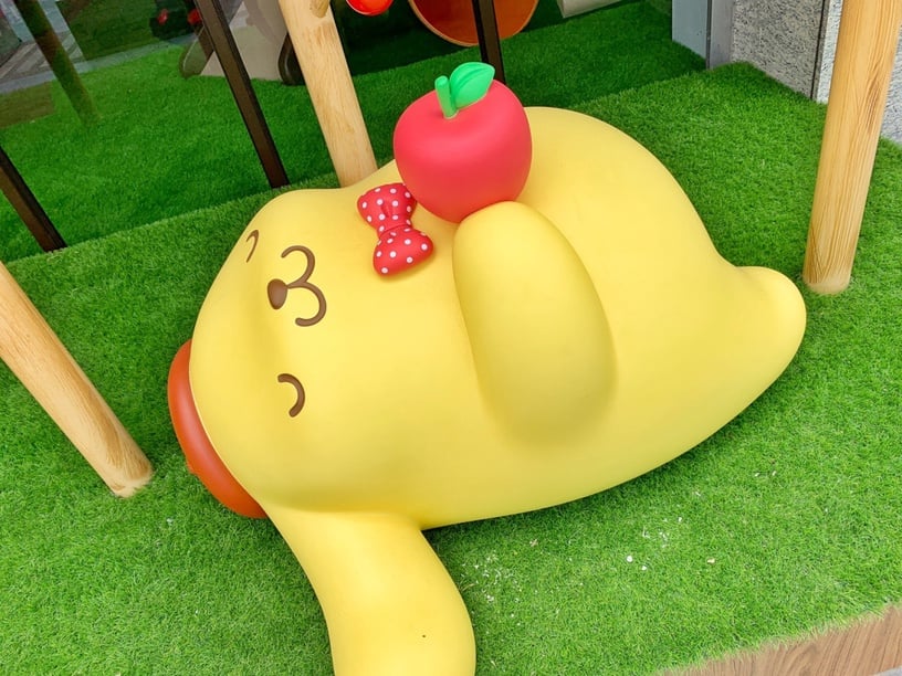 Kitty粉快衝!Hello Kitty蘋果村親子餐廳7/15開幕!Kitty、美樂蒂、布丁狗陪你一起玩