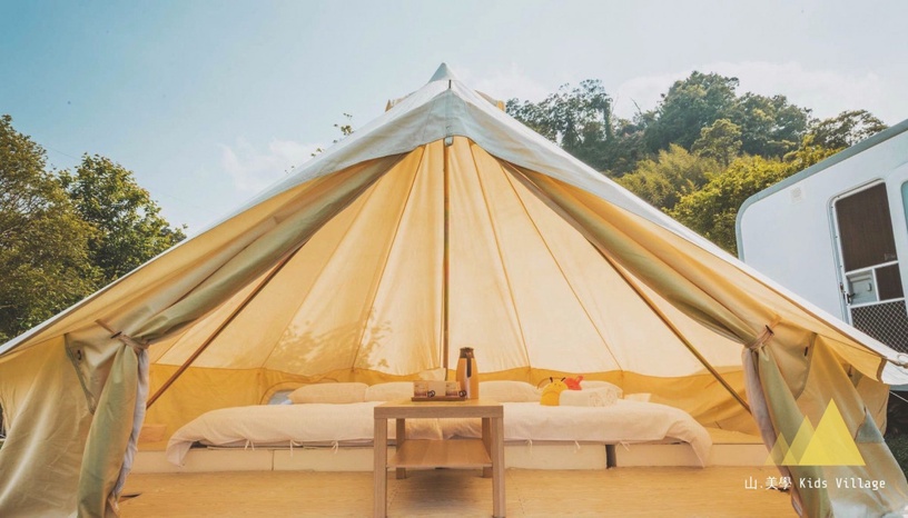 山美學的帳篷內設備，兩張雙人床，讓你徹夜好眠