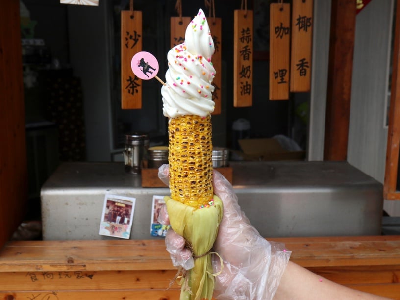玉米控衝了！台南「狗啃玉米」玉米3吃，「爆米花＋玉米冰淇淋＋玉米」造型超浮誇