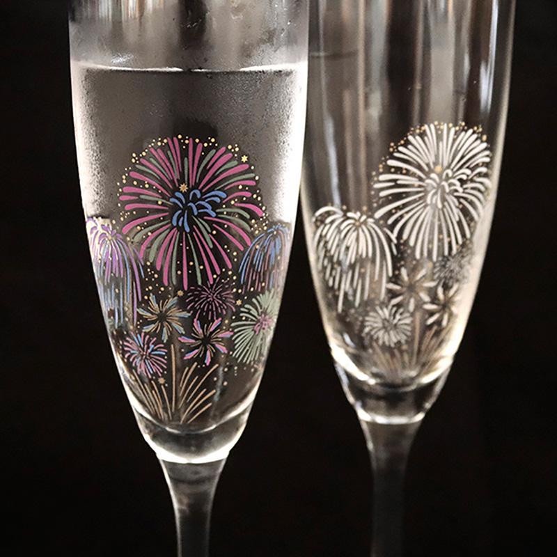 日妞搶瘋「花火冷感變色酒器」台灣買得到,只需倒入17度水,杯中就綻放夏夜燦爛煙火~