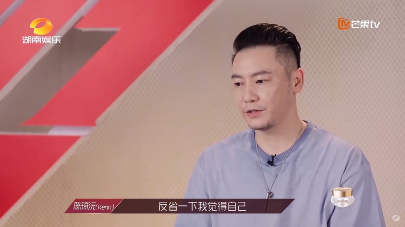 《乘風破浪的姐姐》導師阿Kenn遭誤會痛哭!寧靜擁抱霸氣安慰,舊照翻出竟是鮮肉一枚