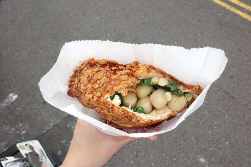 榴槤起司尬上雞排!桃園美食「陳記鹽酥雞」浮誇包餡雞排,現點現炸只要銅板價