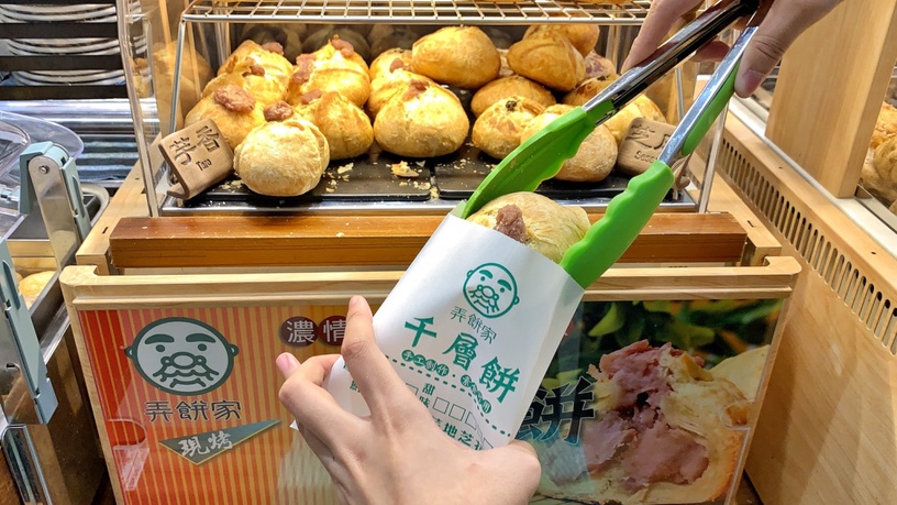 全家便利商店推「現烤點心」,現烤可頌、千層餅限店登場