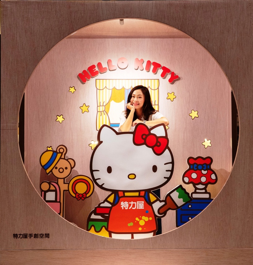 特力屋 X HELLO KITTY打造巨型夜燈