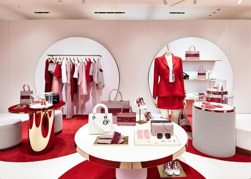 DIOR「波卡圓點系列」登場,復古圓點躍上蒙田包、托特包,Dioramour 限定店獨家開賣!