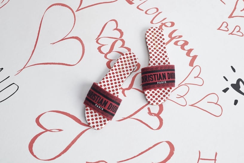 DIOR「波卡圓點系列」登場,復古圓點躍上蒙田包、托特包,Dioramour 限定店獨家開賣!