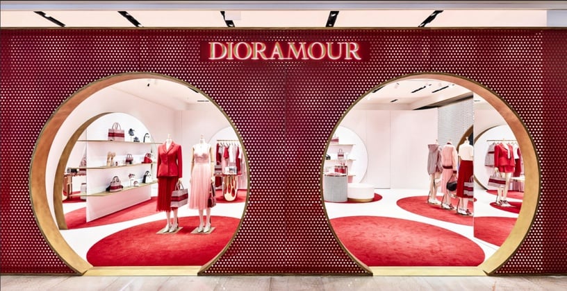 DIOR「波卡圓點系列」登場,復古圓點躍上蒙田包、托特包,Dioramour 限定店獨家開賣!
