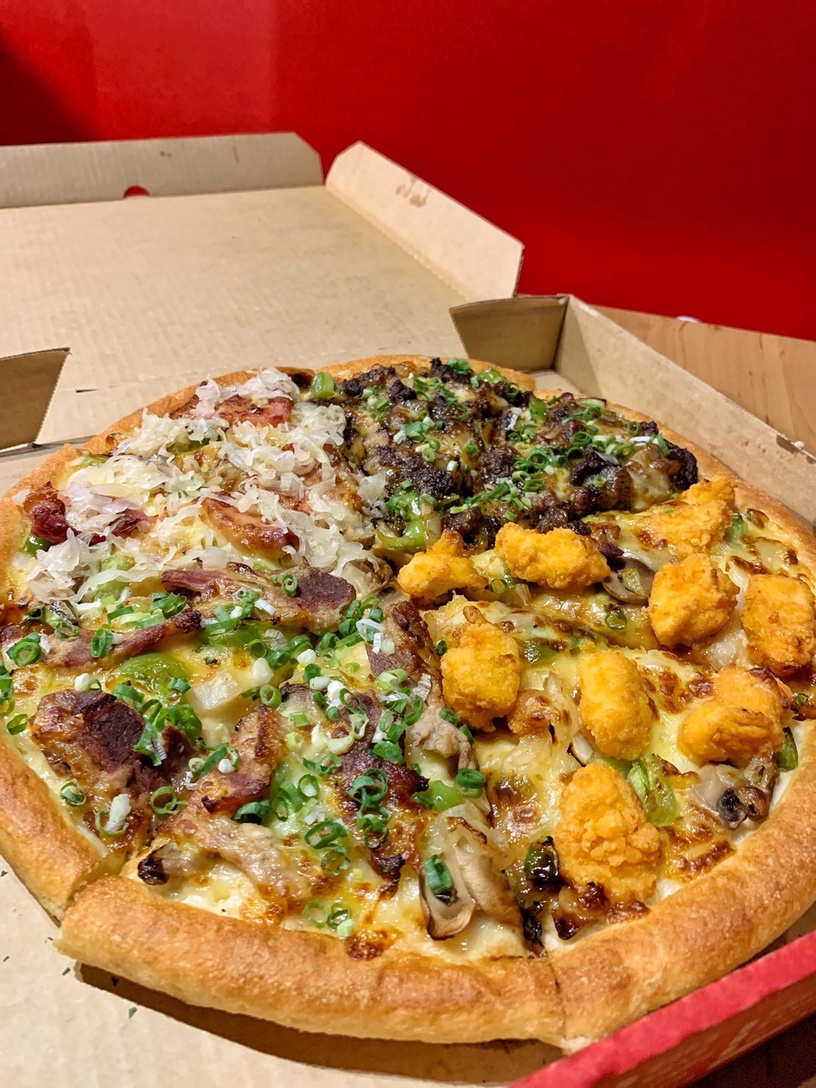 一次吃到四種肉！必勝客推「集合啦肉肉多比薩島」