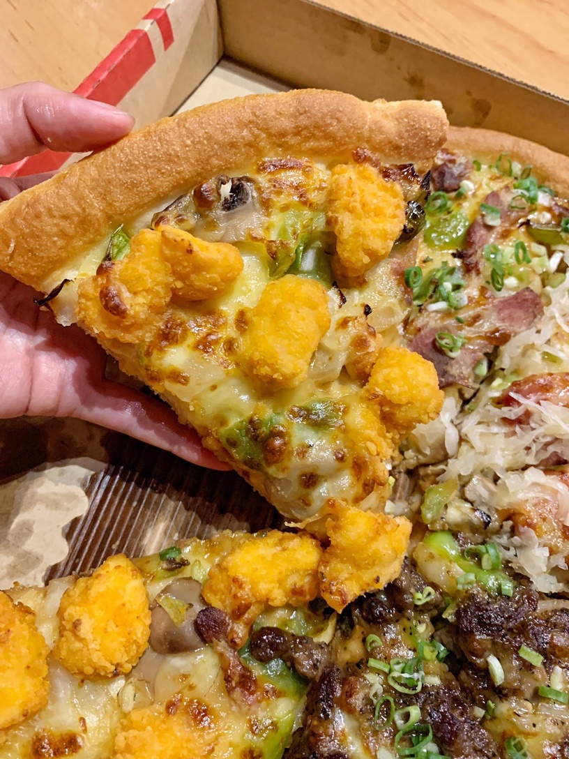 一次吃到四種肉！必勝客推「集合啦肉肉多比薩島」