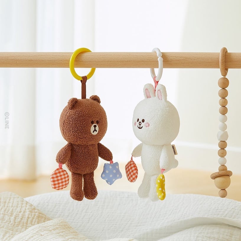 送禮首選!Line Friends「寶寶用品」上市,讓超萌熊大鞋襪、玩偶陪寶寶成長!