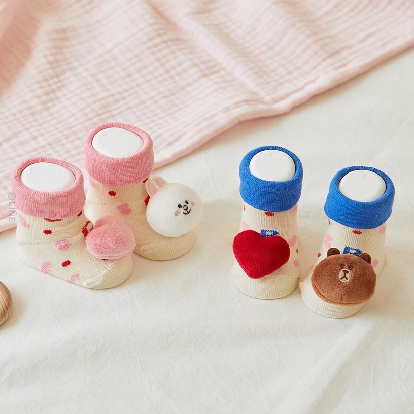 送禮首選!Line Friends「寶寶用品」上市,讓超萌熊大鞋襪、玩偶陪寶寶成長!
